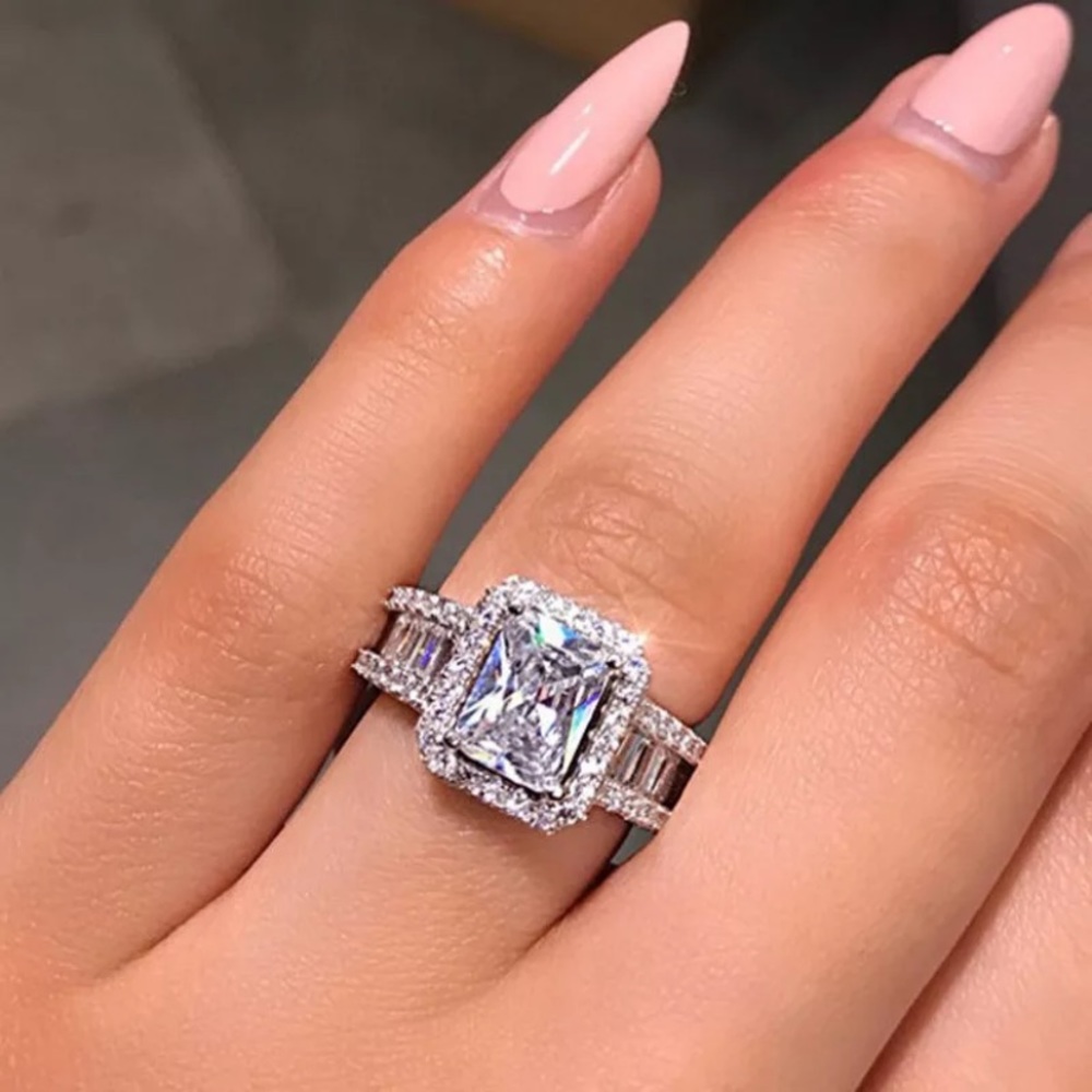 New 18k White Gold Radiant &Baguette Wedding Ring